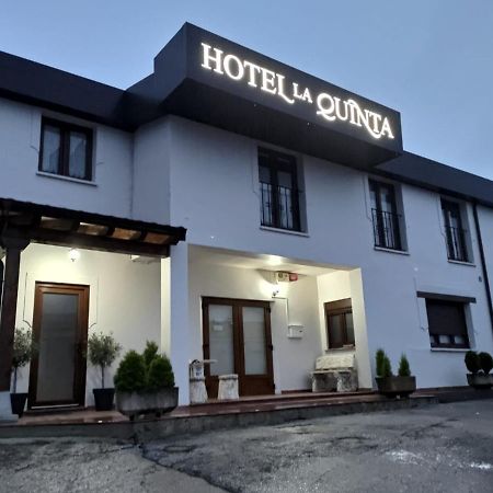 Hotel La Quinta Кує Екстер'єр фото
