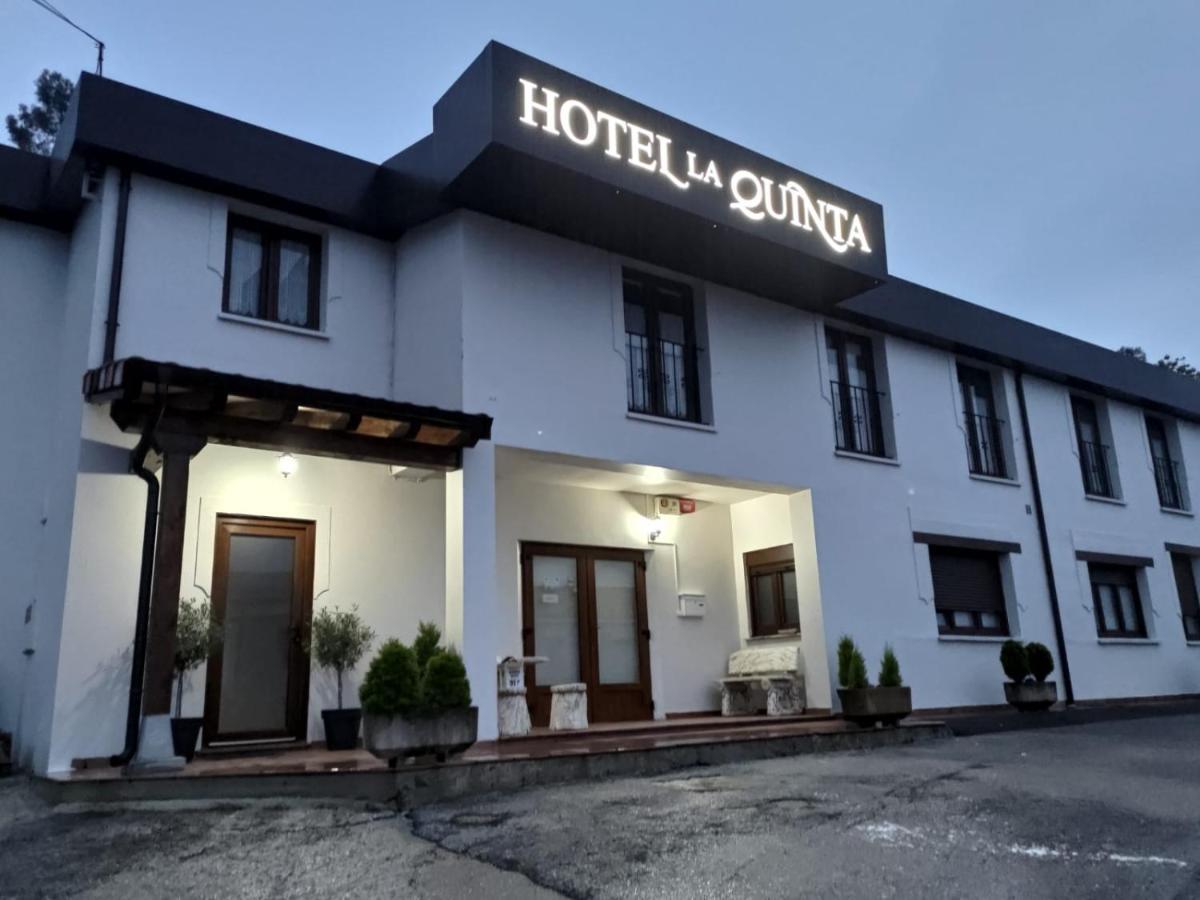 Hotel La Quinta Кує Екстер'єр фото
